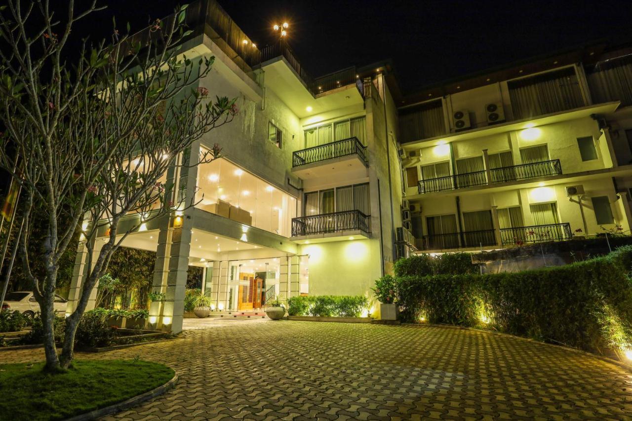 Hotel Ganthera 康提 外观 照片