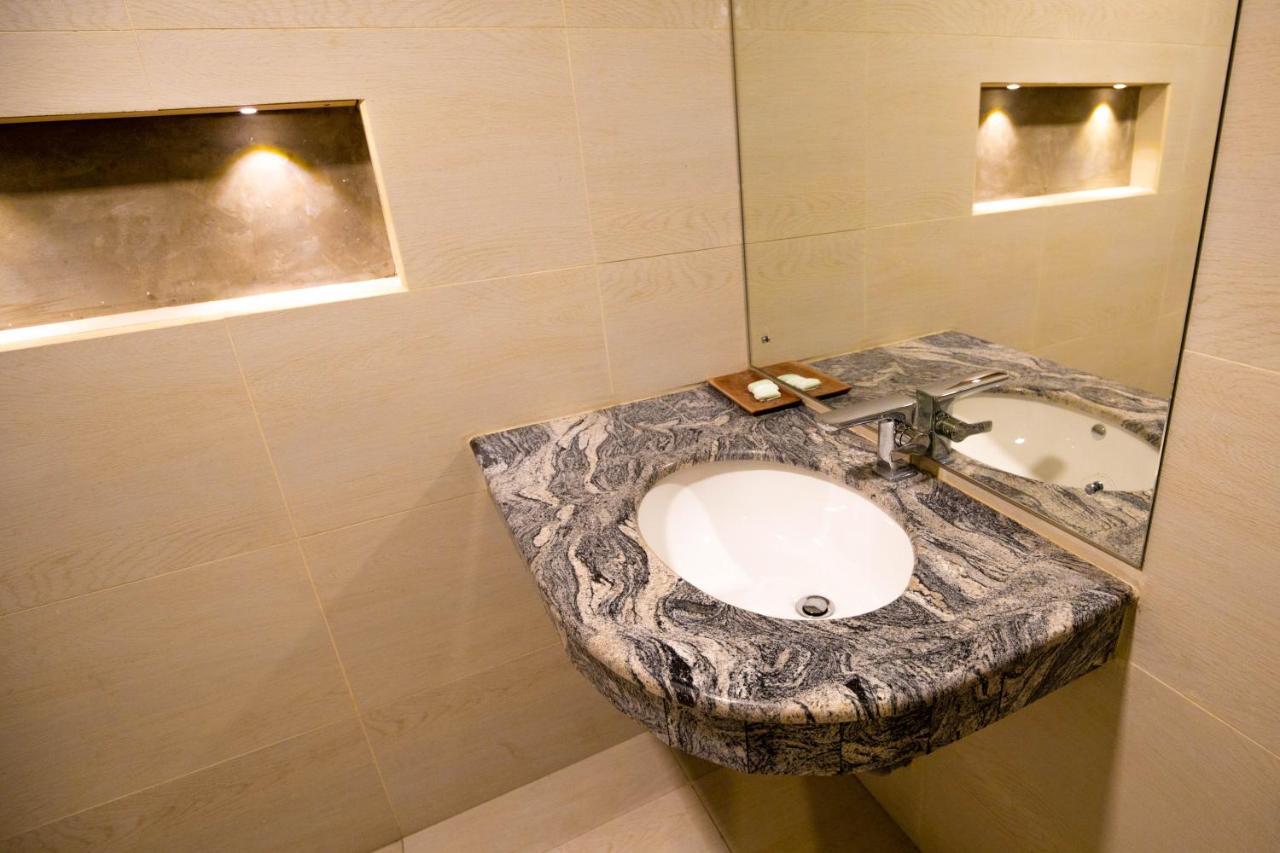 Hotel Ganthera 康提 外观 照片